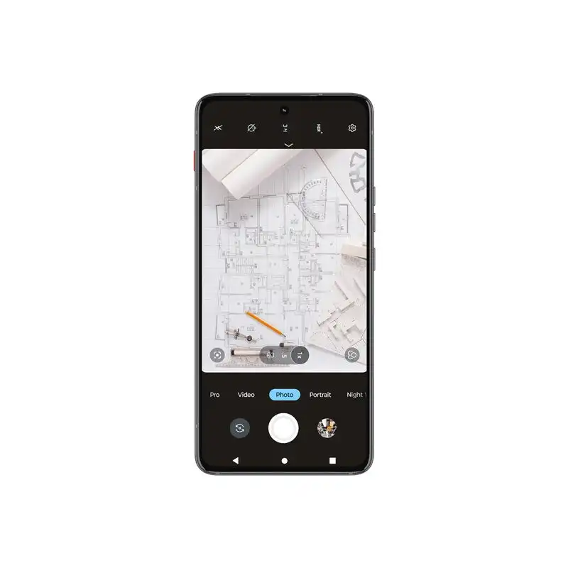 Motorola ThinkPhone - 5G smartphone - double SIM - RAM 8 Go - Mémoire interne 256 Go - écran pOLED - 6.6... (PAWN0003SE)_1